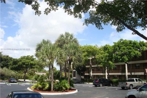 Condo in Coral Springs, Florida, 3 bedrooms № 1974303 - photo 19