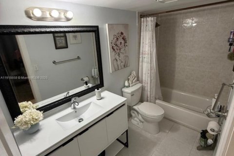 Condo in Coral Springs, Florida, 3 bedrooms № 1974303 - photo 12