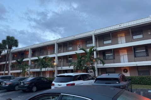 Condo in Coral Springs, Florida, 3 bedrooms № 1974303 - photo 18