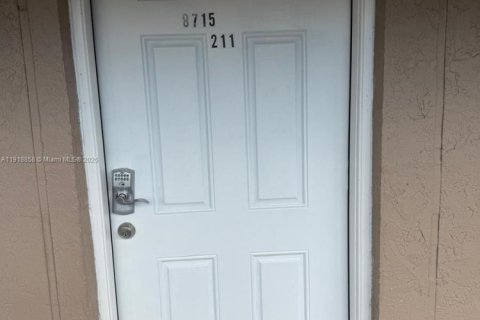 Condo in Coral Springs, Florida, 3 bedrooms № 1974303 - photo 3