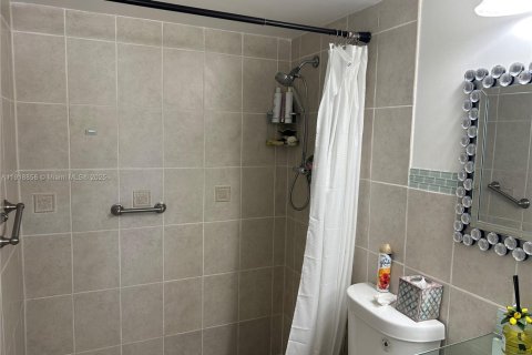 Condo in Coral Springs, Florida, 3 bedrooms № 1974303 - photo 8