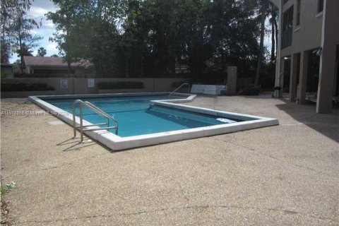 Condo in Coral Springs, Florida, 3 bedrooms № 1974303 - photo 20