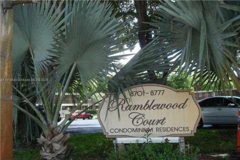 Condo in Coral Springs, Florida, 3 bedrooms № 1974303 - photo 2