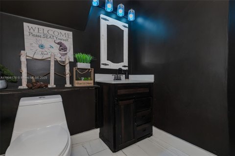 Casa en venta en Miami, Florida, 4 dormitorios, 210.7 m2 № 1965868 - foto 10