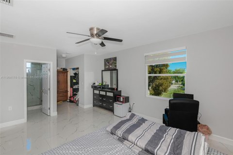 Casa en venta en Miami, Florida, 4 dormitorios, 210.7 m2 № 1965868 - foto 20