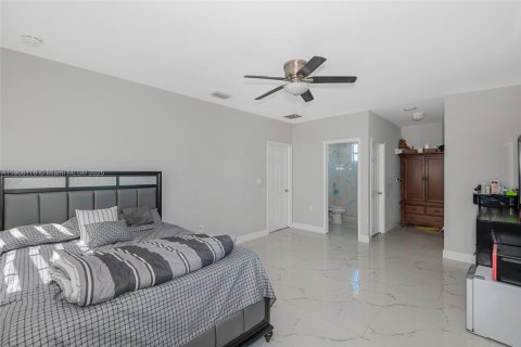 Casa en venta en Miami, Florida, 4 dormitorios, 210.7 m2 № 1965868 - foto 19