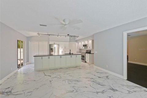 House in Longwood, Florida 4 bedrooms, 221.76 sq.m. № 1733281 - photo 11