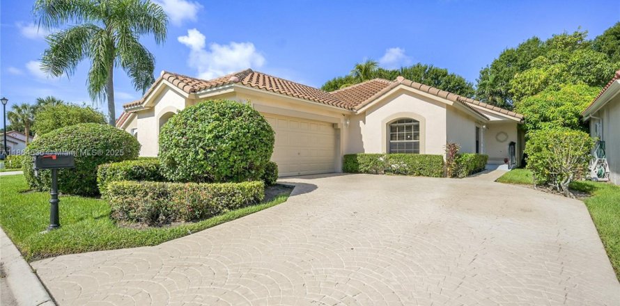 House in Boynton Beach, Florida 3 bedrooms, 217.48 sq.m. № 1893181