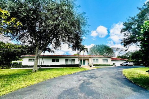 House in Miami, Florida 4 bedrooms, 227.8 sq.m. № 1942334 - photo 1
