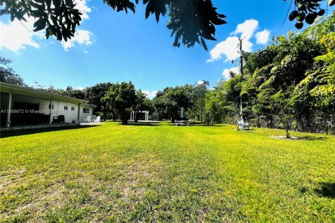 House in Miami, Florida 4 bedrooms, 227.8 sq.m. № 1942334 - photo 27