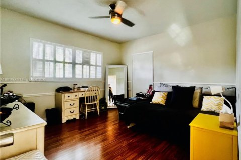House in Miami, Florida 4 bedrooms, 227.8 sq.m. № 1942334 - photo 8