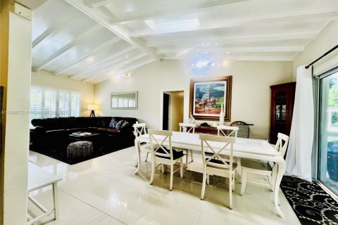 Villa ou maison à vendre à Miami, Floride: 4 chambres, 227.8 m2 № 1942334 - photo 5