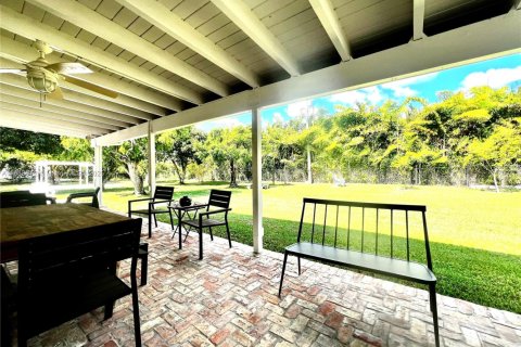 Villa ou maison à vendre à Miami, Floride: 4 chambres, 227.8 m2 № 1942334 - photo 20