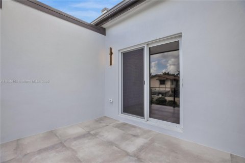 Commercial property in Miami, Florida 344.11 sq.m. № 1742327 - photo 19