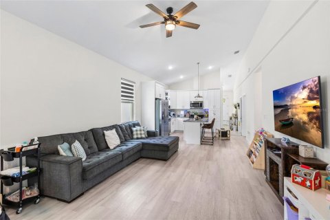 Casa en venta en Seffner, Florida, 3 dormitorios, 158.03 m2 № 2158028 - foto 9