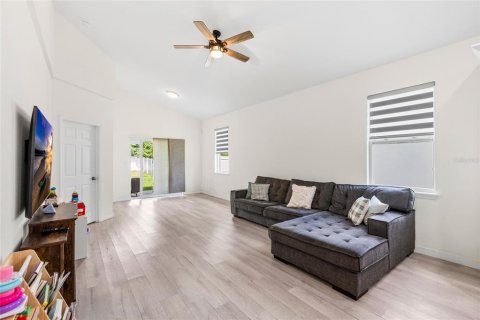 Casa en venta en Seffner, Florida, 3 dormitorios, 158.03 m2 № 2158028 - foto 12