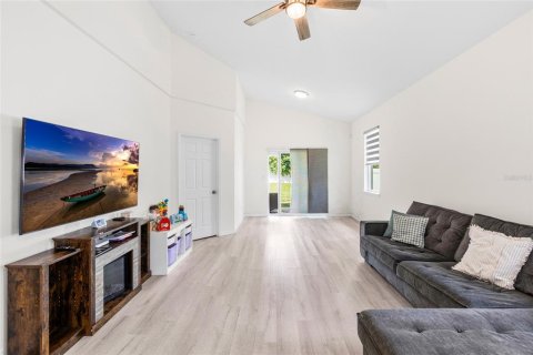 Casa en venta en Seffner, Florida, 3 dormitorios, 158.03 m2 № 2158028 - foto 11