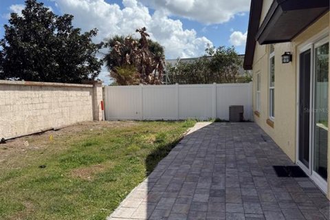 Villa ou maison à vendre à Kissimmee, Floride: 2 chambres, 123.56 m2 № 2347649 - photo 19