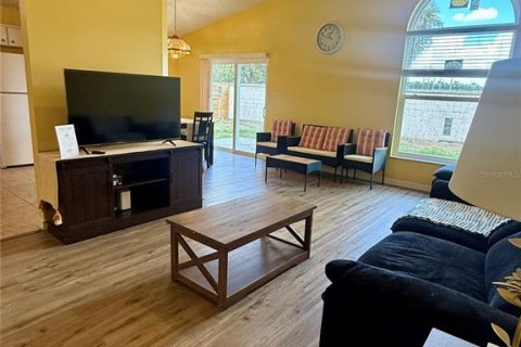 Villa ou maison à vendre à Kissimmee, Floride: 2 chambres, 123.56 m2 № 2347649 - photo 2
