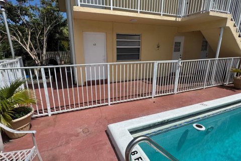 Condo in North Miami, Florida, 2 bedrooms  № 2168569 - photo 17