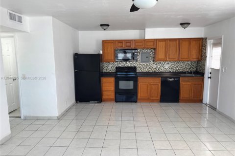 Condo in North Miami, Florida, 2 bedrooms  № 2168569 - photo 2