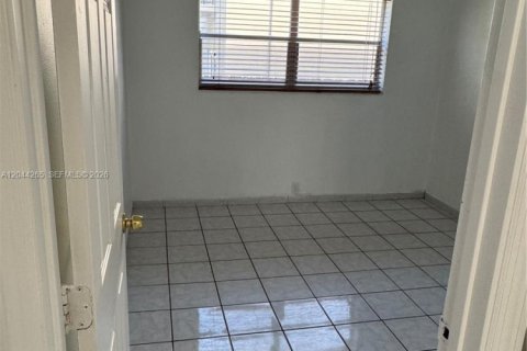Condo in North Miami, Florida, 2 bedrooms  № 2168569 - photo 14