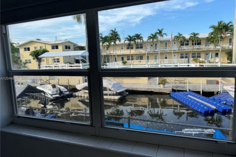Condo in North Miami, Florida, 2 bedrooms  № 2168569 - photo 6