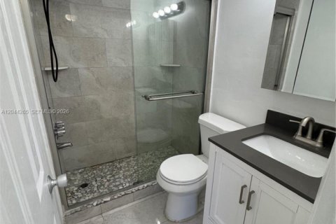 Condo in North Miami, Florida, 2 bedrooms  № 2168569 - photo 7