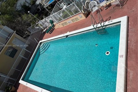 Condo in North Miami, Florida, 2 bedrooms  № 2168569 - photo 23