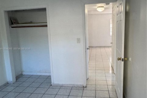 Condo in North Miami, Florida, 2 bedrooms  № 2168569 - photo 15