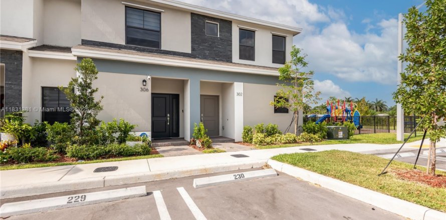 Townhouse in Florida City, Florida 3 bedrooms, 134.8 sq.m. № 1934445