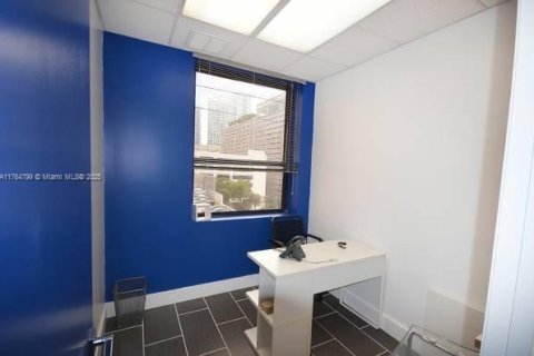 Commercial property in Miami, Florida № 1860767 - photo 15