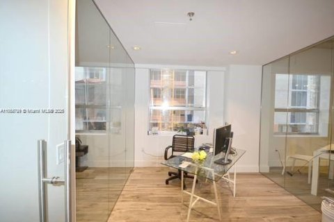 Commercial property in Miami, Florida № 1860767 - photo 9