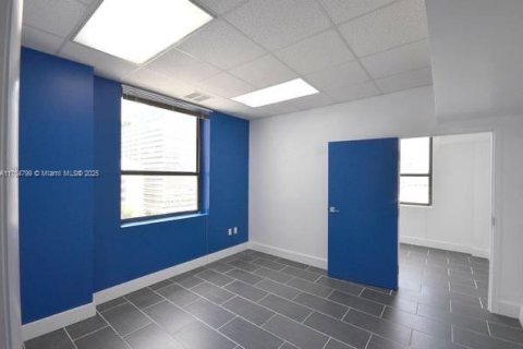 Commercial property in Miami, Florida № 1860767 - photo 16