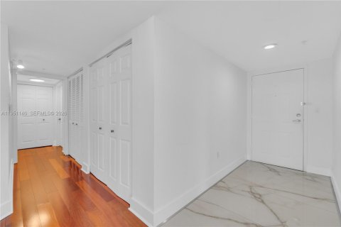 Condominio en venta en Miami, Florida, 3 dormitorios, 138.42 m2 № 2006335 - foto 4