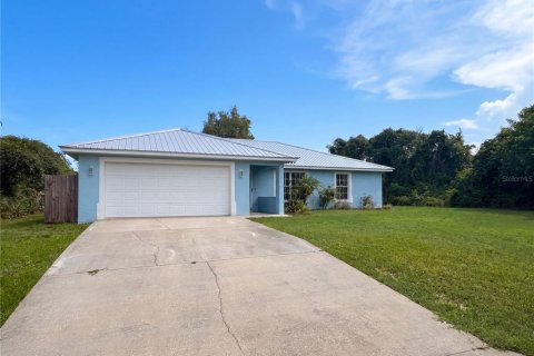 House in Lake Placid, Florida 3 bedrooms, 144 sq.m. № 2275485 - photo 2