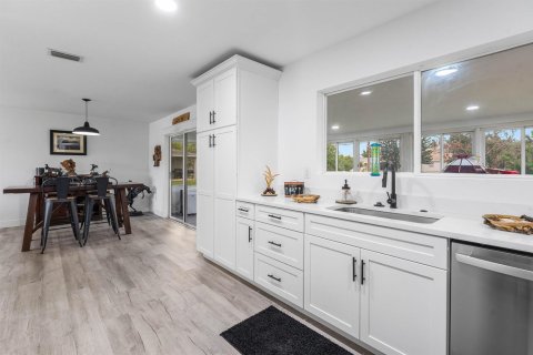 Купить виллу или дом в Порт-Сент-Луси, Флорида 3 комнаты, 106.65м2, № 2250660 - фото 11