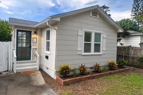 House in Saint Petersburg, Florida 2 bedrooms, 77.11 sq.m. № 2364855