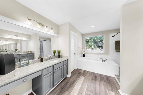 House in Valrico, Florida 4 bedrooms, 217.48 sq.m. № 1732204 - photo 30