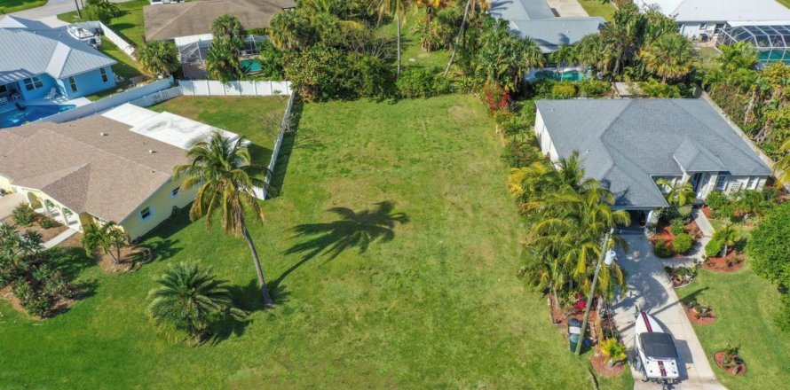 Terreno en Fort Pierce, Florida № 1060004