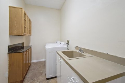House in Tampa, Florida 4 bedrooms, 282.33 sq.m. № 1740613 - photo 10
