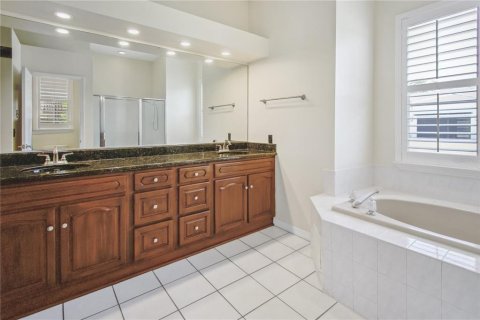 House in Tampa, Florida 4 bedrooms, 282.33 sq.m. № 1740613 - photo 6