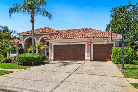 House in Tampa, Florida 4 bedrooms, 282.33 sq.m. № 1740613 - photo 2