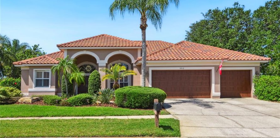 House in Tampa, Florida 4 bedrooms, 282.33 sq.m. № 1740613