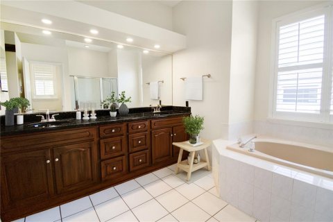 House in Tampa, Florida 4 bedrooms, 282.33 sq.m. № 1740613 - photo 20