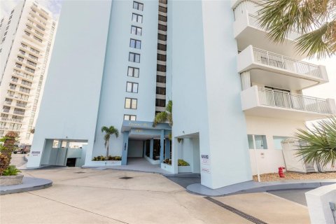 Condo in Daytona Beach Shores, Florida, 2 bedrooms  № 1815735 - photo 1