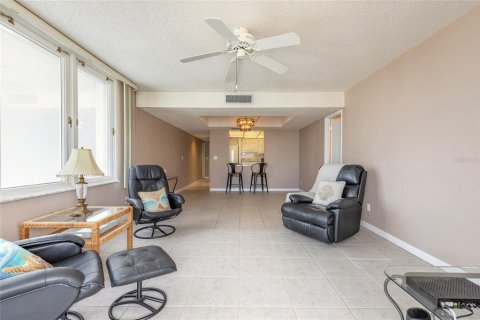 Condo in Daytona Beach Shores, Florida, 2 bedrooms  № 1815735 - photo 13