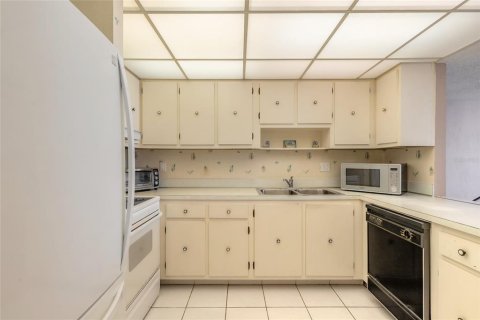 Condo in Daytona Beach Shores, Florida, 2 bedrooms  № 1815735 - photo 10