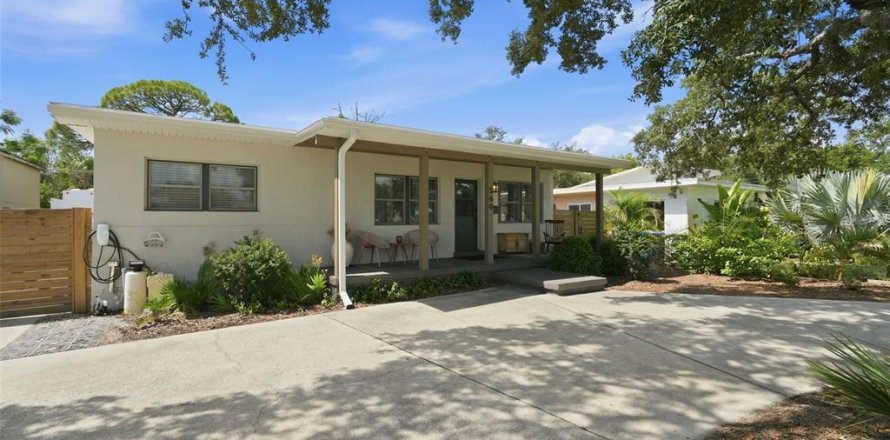 Villa ou maison à Saint Petersburg, Floride 3 chambres, 127.18 m2 № 2329352