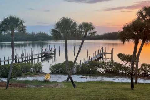 House in Stuart, Florida 3 bedrooms, 287.72 sq.m. № 862752 - photo 1